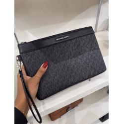 Pochette Black Travel Pouch Mickeal Kors 