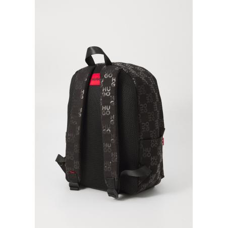 SAC A DOS MONOGRAMME ET BADGE HUGO